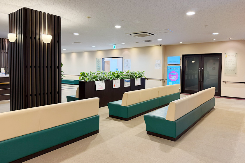 エレベーターで上がっていただき右手が当院です。